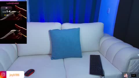 Snapshot of jey_keler chatting on November 18, 2:50 am jey keler online show from November 18, 2:50 am