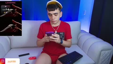 Snapshot of jey_keler chatting on November 19, 1:49 am jey keler online show from November 19, 1:49 am