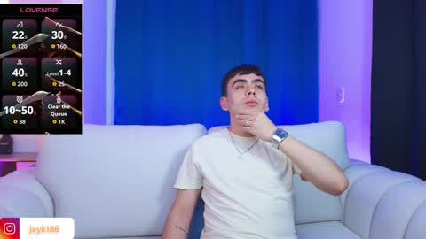 Snapshot of jey_keler chatting on November 23, 2:33 am jey keler online show from November 23, 2:33 am