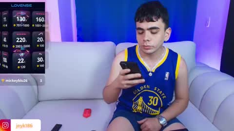 Snapshot of jey_keler chatting on November 24, 5:07 am jey keler online show from November 24, 5:07 am