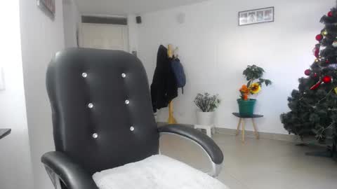 Camila online show from December 18, 12:44 pm