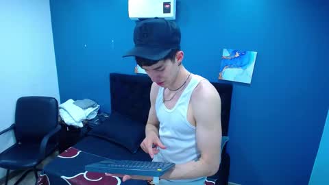 Jheampiero online show from October 31, 1:56 pm