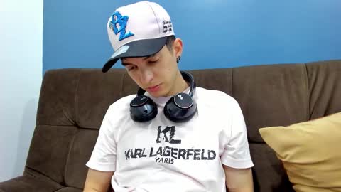 Snapshot of jheampiero chatting on February 3, 9:53 pm Jheampiero online show from February 3, 9:53 pm