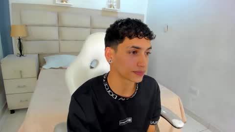 jhoanleandro online show from December 17, 5:57 am