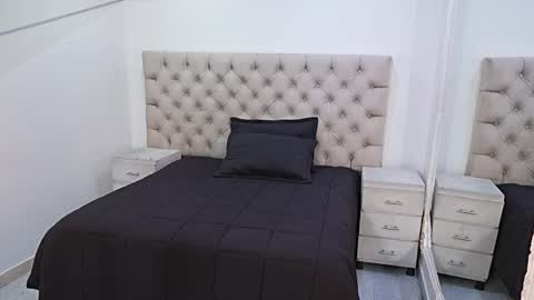 jhoanleandro online show from February 28, 4:46 am