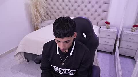 jhoanleandro online show from April 2, 5:16 am