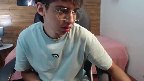 Jhoel online show from October 4, 8:40 pm