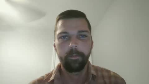 Snapshot of jholls chatting on January 16, 12:34 am jholls online show from January 16, 12:34 am