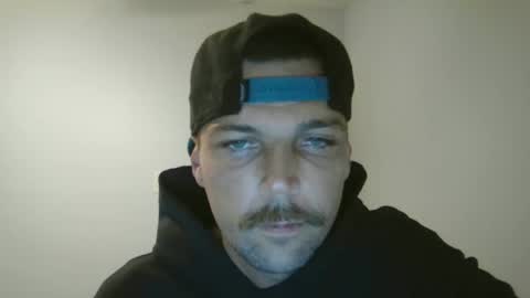 Snapshot of jholls chatting on October 12, 1:26 am jholls online show from October 12, 1:26 am