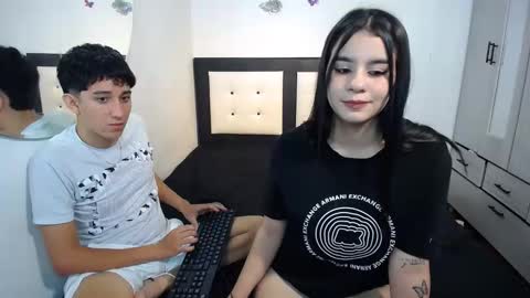 Snapshot of jhon_and_nicolle chatting on November 18, 4:06 am Jhon and nicolle online show from November 18, 4:06 am