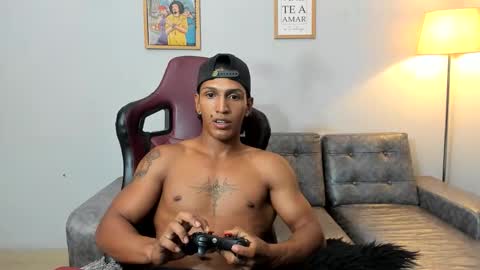 Snapshot of jhon_cooper18 chatting on February 22, 2:13 am jhost online show from February 22, 2:13 am