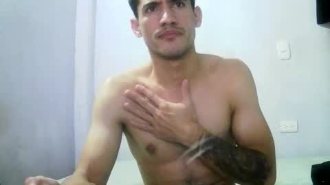 Snapshot of jhonduglas chatting on November 27, 12:46 am jhonduglas online show from November 27, 12:46 am