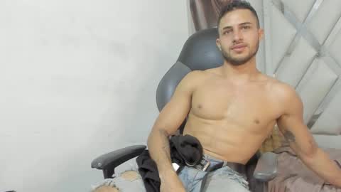 Snapshot of jhonny_flames7 chatting on December 21, 10:39 am jhonny online show from December 21, 10:39 am