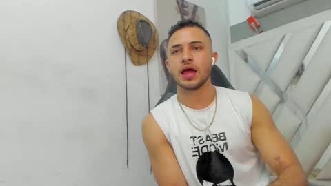 Snapshot of jhonny_flames7 chatting on February 9, 3:22 am jhonny online show from February 9, 3:22 am