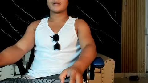 Snapshot of jhony_curly chatting on May 29, 11:47 pm jhony_curly online show from May 29, 11:47 pm
