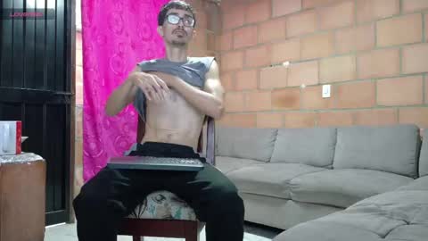 jhosuamoore2 online show from May 26, 12:23 pm