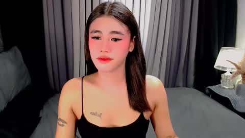 jhuliana_and_charles_room online show from November 18, 5:01 am