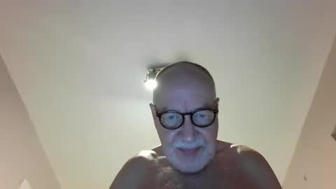 Snapshot of jimmybenido chatting on November 1, 5:37 pm Jim Redgewell online show from November 1, 5:37 pm