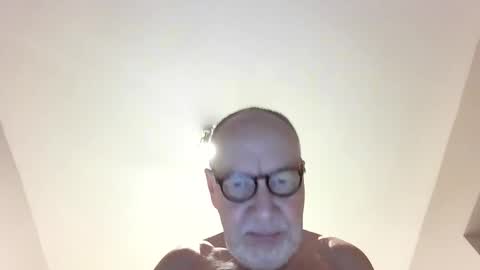 Snapshot of jimmybenido chatting on November 10, 5:45 pm Jim Redgewell online show from November 10, 5:45 pm