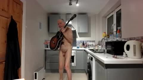 Snapshot of jimmybenido chatting on November 25, 5:35 pm Jim Redgewell online show from November 25, 5:35 pm