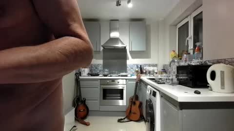 Snapshot of jimmybenido chatting on December 17, 6:25 pm Jim Redgewell online show from December 17, 6:25 pm