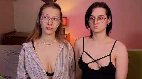 Snapshot of jitoon_exe chatting on January 11, 4:25 pm Hey Guys We are Julia ginger  Tina brunette online show from January 11, 4:25 pm