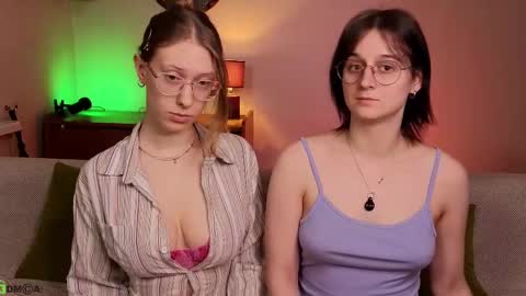 Snapshot of jitoon_exe chatting on February 16, 6:43 pm Hey Guys We are Julia ginger  Tina brunette online show from February 16, 6:43 pm