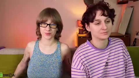Snapshot of jitoon_exe chatting on October 19, 5:46 pm Hey Guys We are Julia ginger  Tina brunette online show from October 19, 5:46 pm