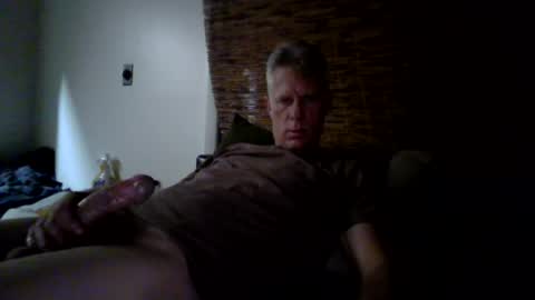 jizzmitten5 online show from July 14, 5:23 am