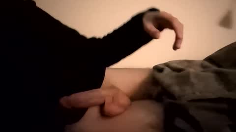 Snapshot of jizzysinn420 chatting on December 18, 3:01 am jizzysinn420 online show from December 18, 3:01 am