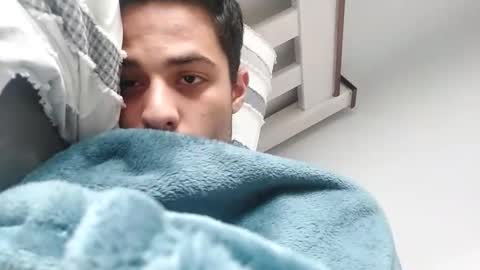 Snapshot of jjj963733 chatting on January 18, 10:41 am jjj963733 online show from January 18, 10:41 am