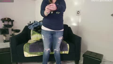 Nicole  Allen online show from December 12, 12:16 am