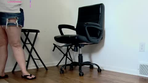 Nicole  Allen online show from May 4, 10:28 pm
