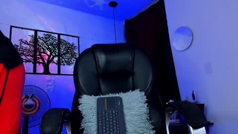 Snapshot of jmortton chatting on December 1, 11:58 pm IGJmortton online show from December 1, 11:58 pm