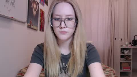Snapshot of joan_kiss chatting on June 11, 3:21 pm joan_kiss online show from June 11, 3:21 pm