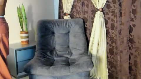 JOAN SAENZ online show from February 2, 5:42 am