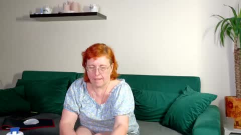 Snapshot of joannaandneighbour chatting on April 24, 9:23 am Joanna and Greg online show from April 24, 9:23 am