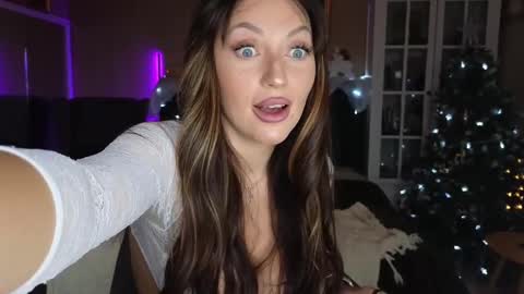 Snapshot of joannee chatting on December 18, 8:31 am Joanne online show from December 18, 8:31 am