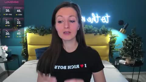 Snapshot of joannelson chatting on December 18, 1:33 am Joan online show from December 18, 1:33 am