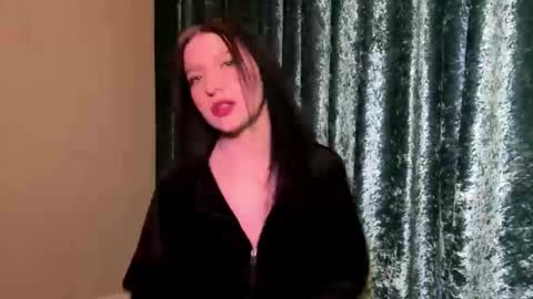 Sarah online show from March 12, 4:02 pm