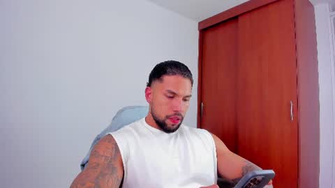 Snapshot of joe_esthetic chatting on June 8, 8:31 pm joe_esthetic online show from June 8, 8:31 pm