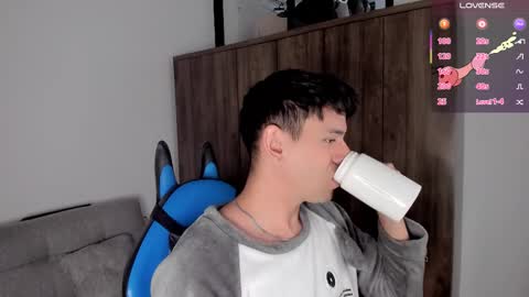 Snapshot of joe_jhonson chatting on February 23, 12:48 pm joe jhonson online show from February 23, 12:48 pm