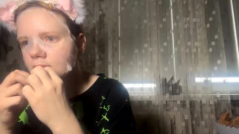 Snapshot of joeannfurgison chatting on February 24, 8:01 am Aurora online show from February 24, 8:01 am