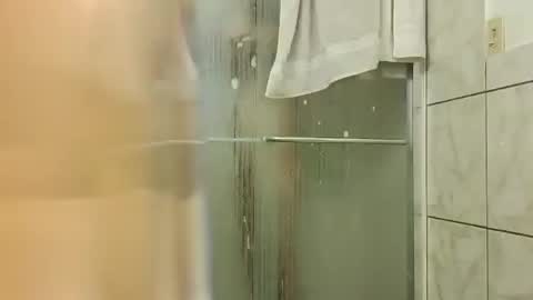 Snapshot of joel21t21868737 chatting on March 1, 12:39 am joel21t21868737 online show from March 1, 12:39 am