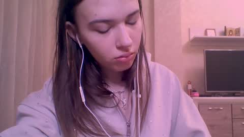 Jennifer online show from March 26, 6:02 pm