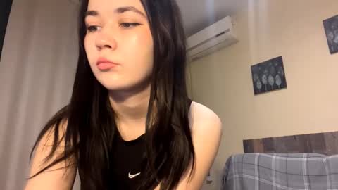 Snapshot of joellendrinen chatting on January 14, 12:11 pm Emilia or Emi online show from January 14, 12:11 pm