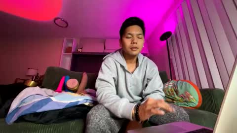 Snapshot of joeydcrz chatting on May 19, 7:37 am Joey De la Cruz online show from May 19, 7:37 am