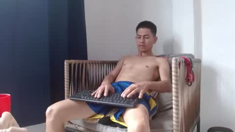 Snapshot of johan_kitten chatting on July 4, 1:28 pm johan online show from July 4, 1:28 pm