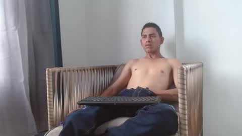 Snapshot of johan_kitten chatting on July 10, 3:47 pm johan online show from July 10, 3:47 pm