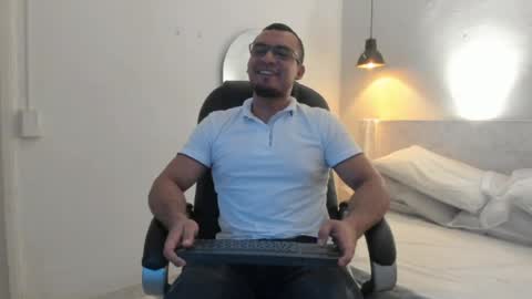 johan online show from April 7, 7:25 pm